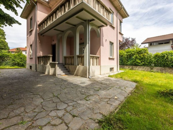 casa indipendente in vendita a Casorate Sempione