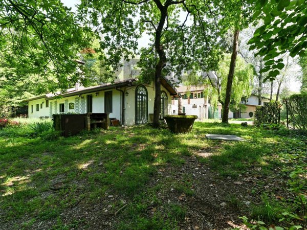 casa indipendente in vendita a Casorate Sempione