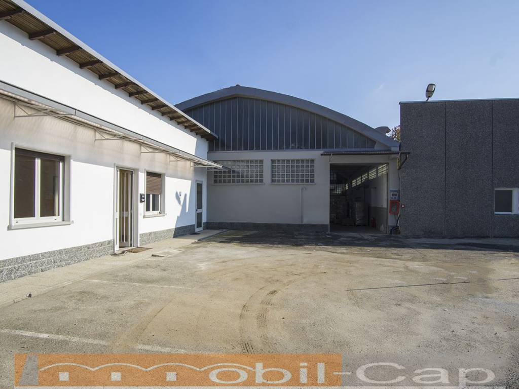 locale commerciale in vendita a Cassano Magnago