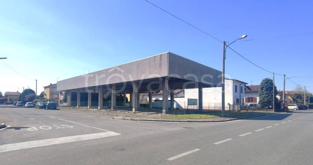 locale commerciale in vendita a Cassano Magnago