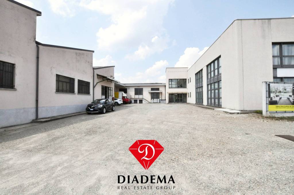 locale commerciale in vendita a Cassano Magnago