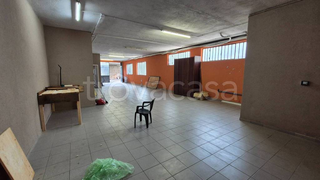 locale commerciale in vendita a Cassano Magnago