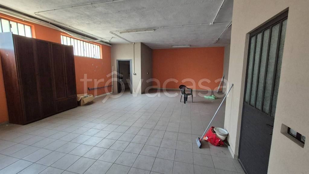 locale commerciale in vendita a Cassano Magnago