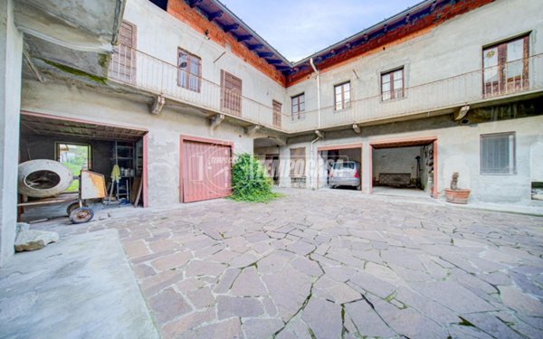 negozio in vendita a Cassano Magnago