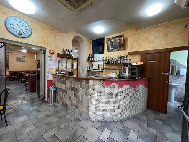 negozio in vendita a Cassano Magnago