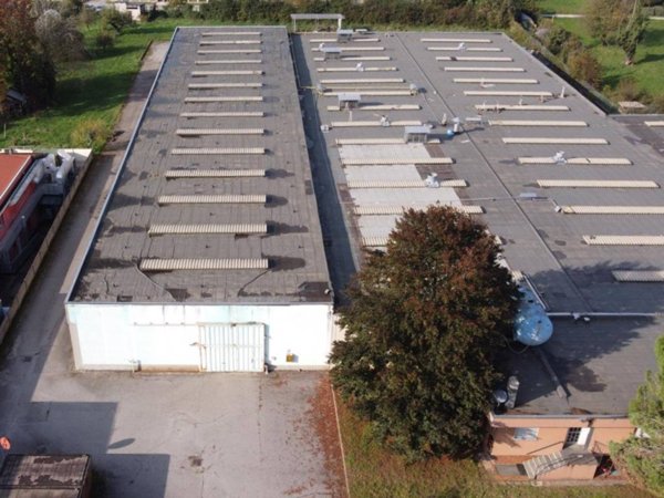 locale commerciale in vendita a Cassano Magnago