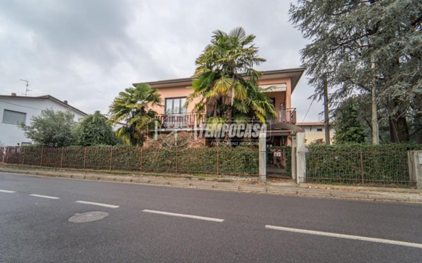 casa indipendente in vendita a Cassano Magnago
