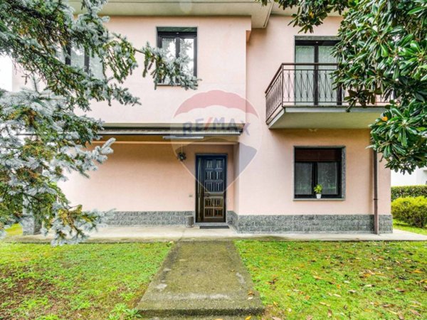 casa indipendente in vendita a Cassano Magnago