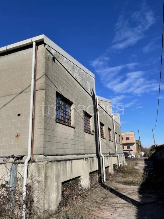 locale commerciale in vendita a Cassano Magnago