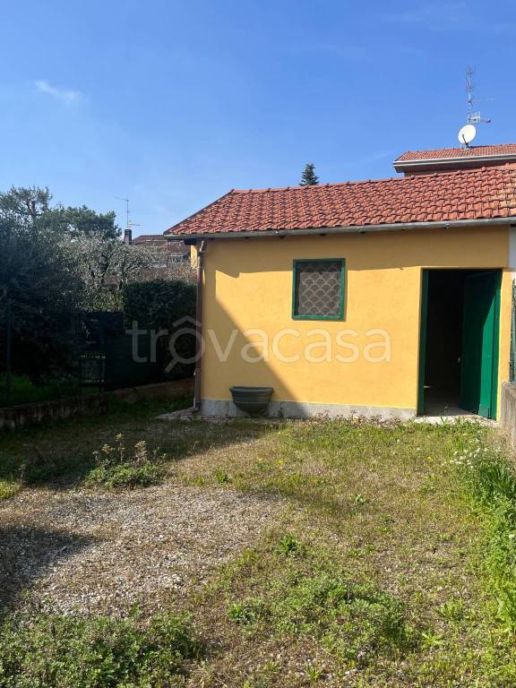 locale commerciale in vendita a Cassano Magnago
