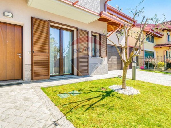 casa indipendente in vendita a Cassano Magnago