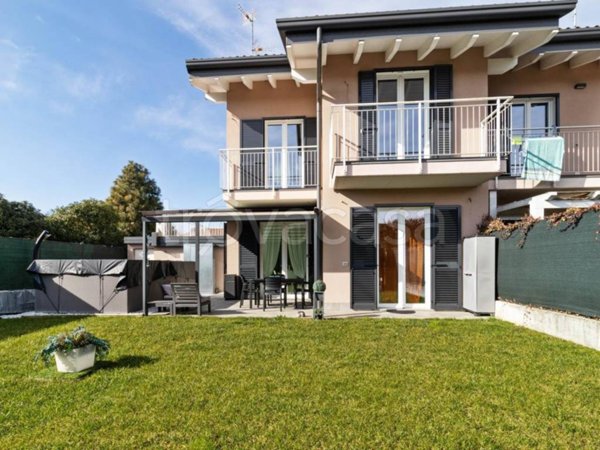 casa indipendente in vendita a Cassano Magnago