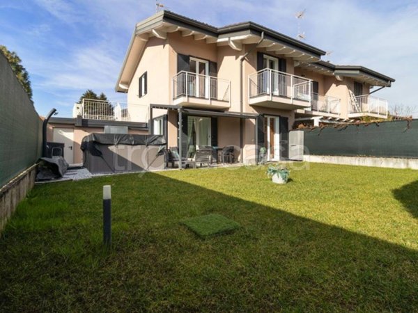 casa indipendente in vendita a Cassano Magnago
