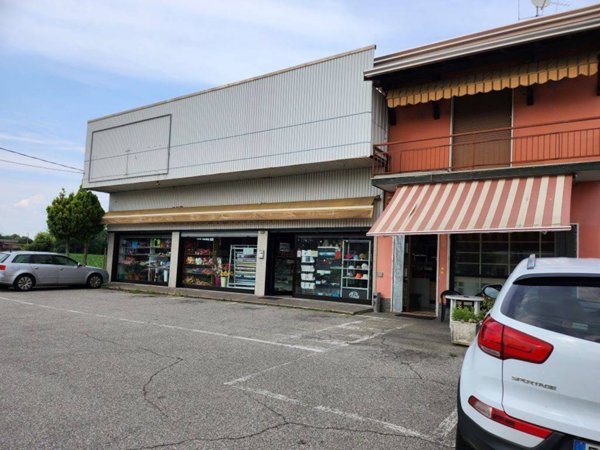 negozio in vendita a Cassano Magnago