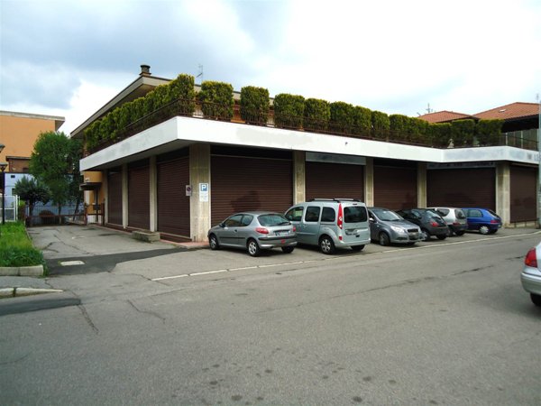 negozio in vendita a Cassano Magnago