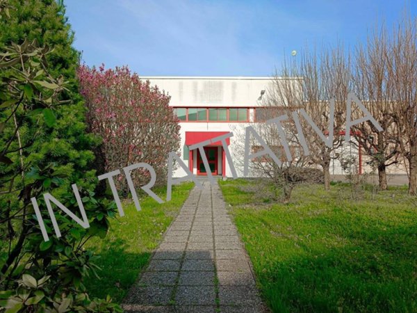 locale commerciale in vendita a Cassano Magnago