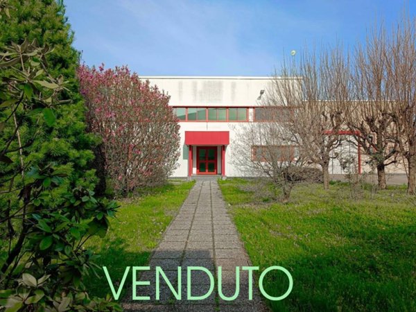 locale commerciale in vendita a Cassano Magnago