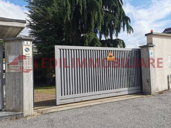 locale commerciale in vendita a Cassano Magnago
