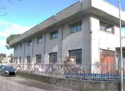 locale commerciale in vendita a Cassano Magnago