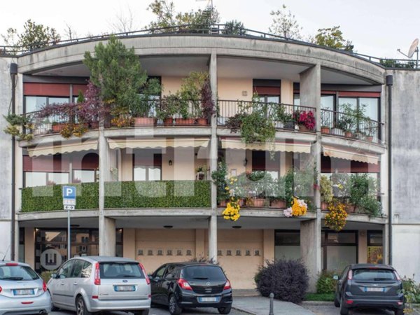 negozio in vendita a Cassano Magnago