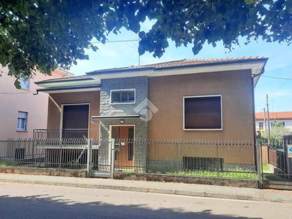 casa indipendente in vendita a Cassano Magnago