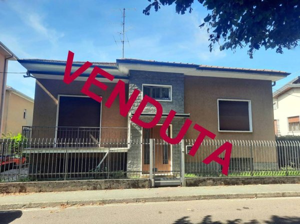 casa indipendente in vendita a Cassano Magnago