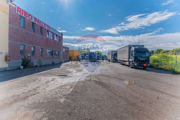 capannone in vendita a Cassano Magnago