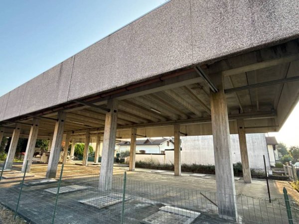 locale commerciale in vendita a Cassano Magnago