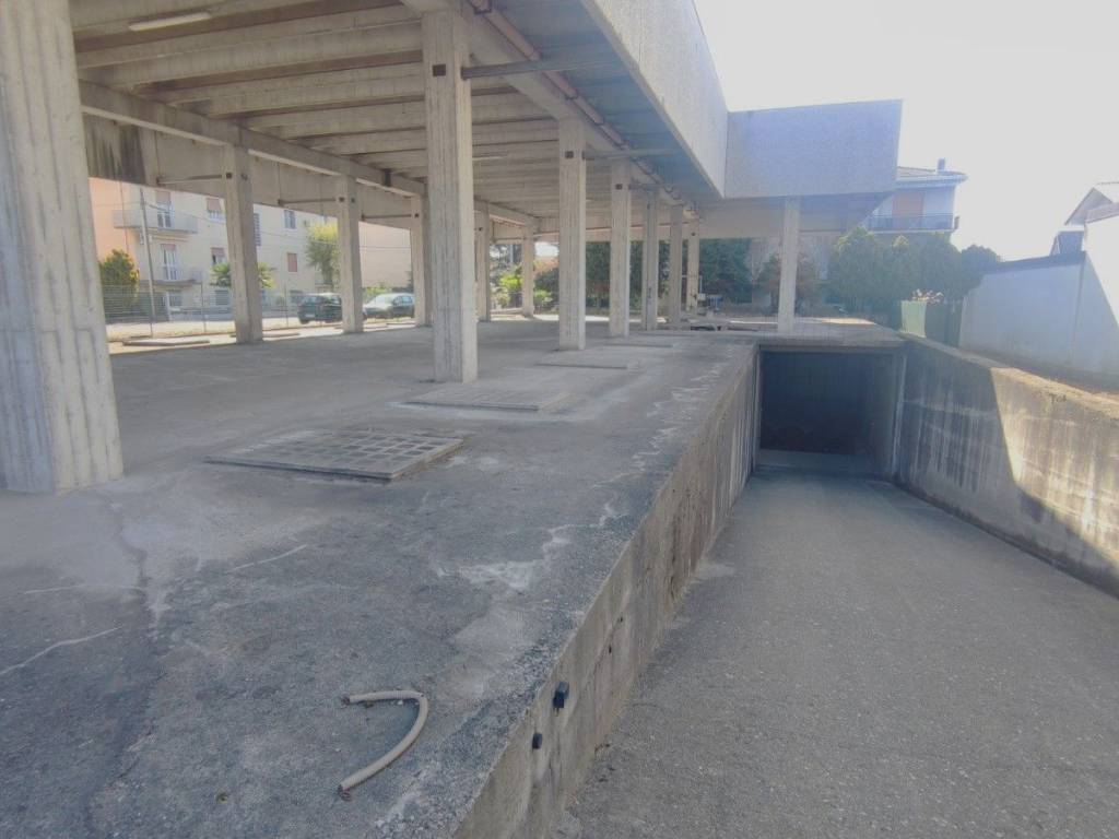 locale commerciale in vendita a Cassano Magnago