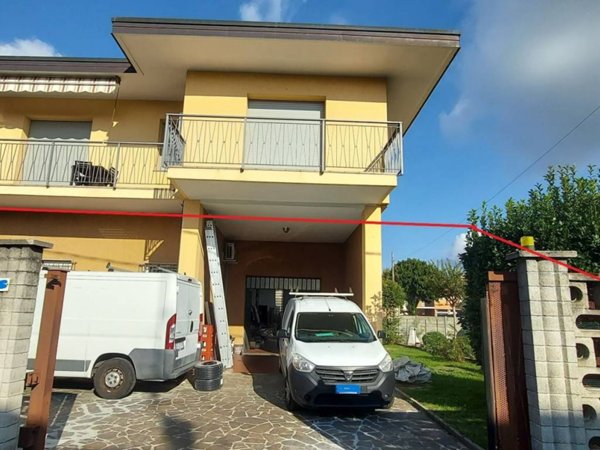 locale commerciale in vendita a Cassano Magnago