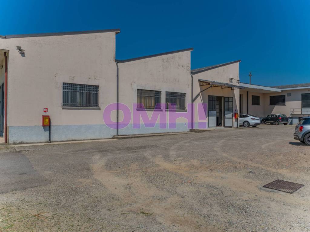 locale commerciale in vendita a Cassano Magnago