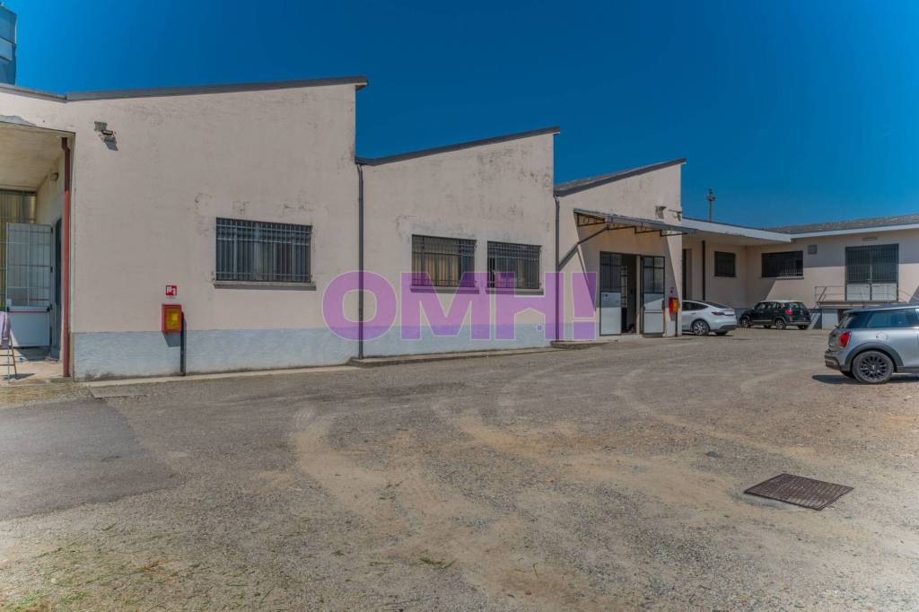 locale commerciale in vendita a Cassano Magnago