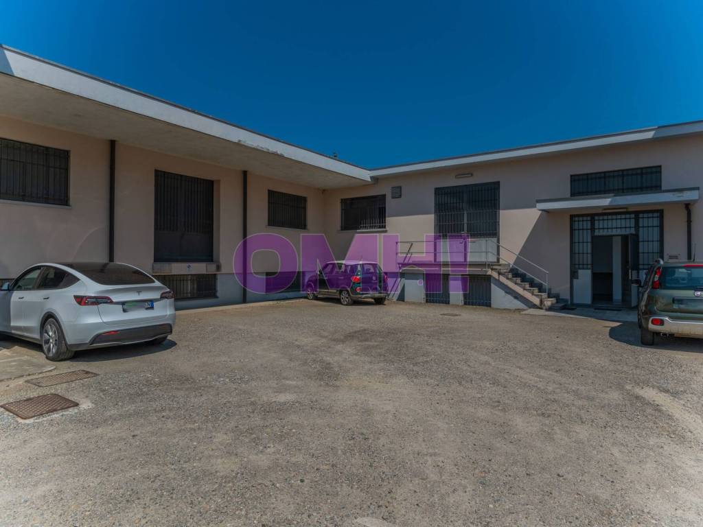 locale commerciale in vendita a Cassano Magnago