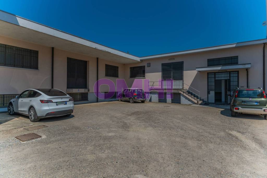 locale commerciale in vendita a Cassano Magnago