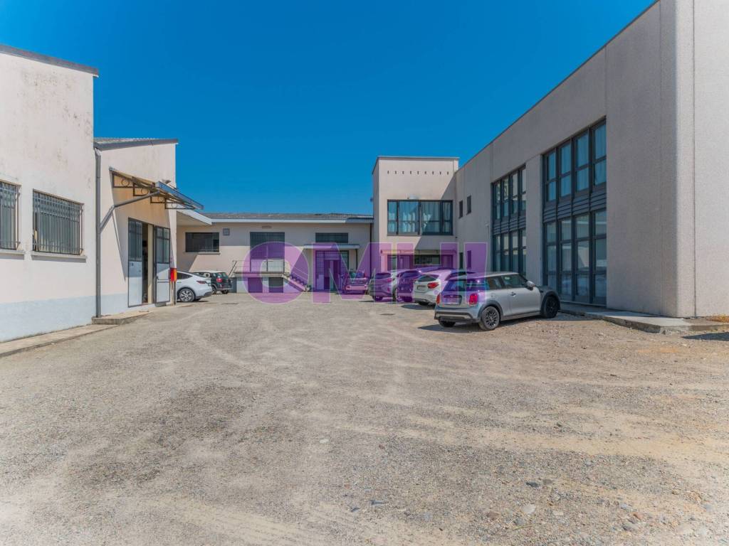 locale commerciale in vendita a Cassano Magnago