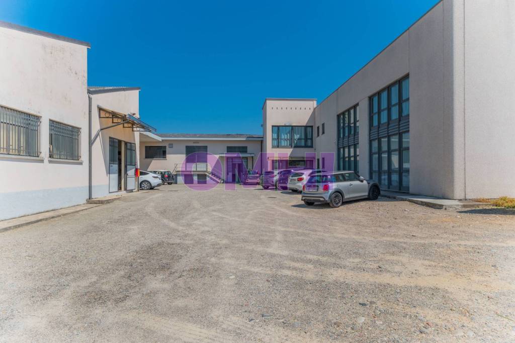 locale commerciale in vendita a Cassano Magnago