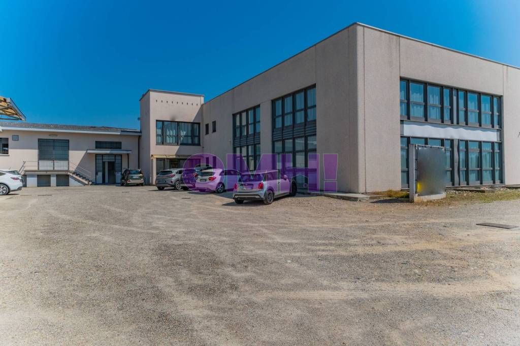 locale commerciale in vendita a Cassano Magnago