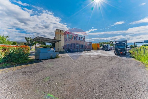 capannone in vendita a Cassano Magnago