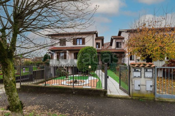 casa indipendente in vendita a Cassano Magnago