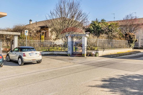 casa indipendente in vendita a Cassano Magnago