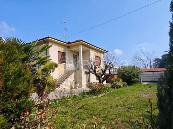 casa indipendente in vendita a Cassano Magnago