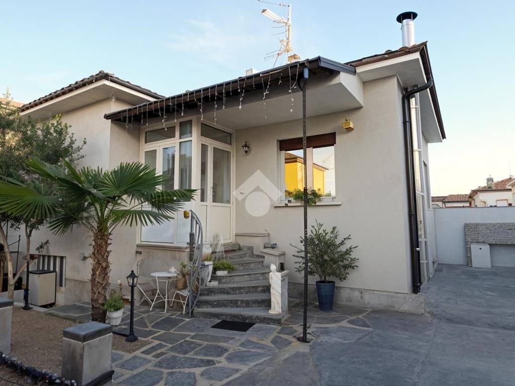 casa indipendente in vendita a Cassano Magnago