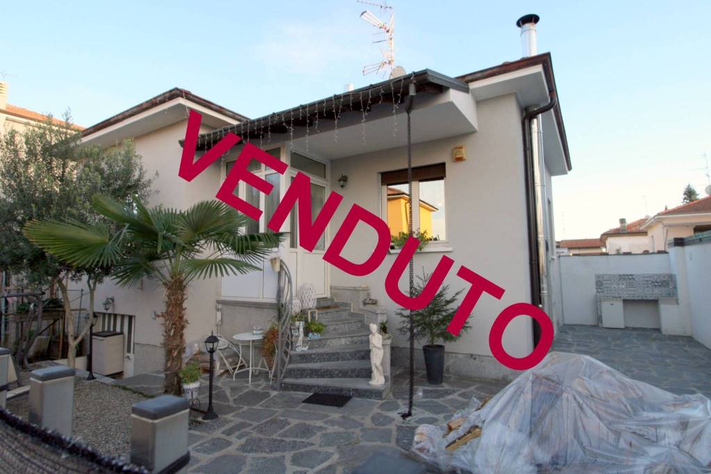 casa indipendente in vendita a Cassano Magnago