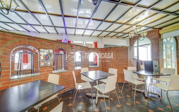 negozio in vendita a Cassano Magnago