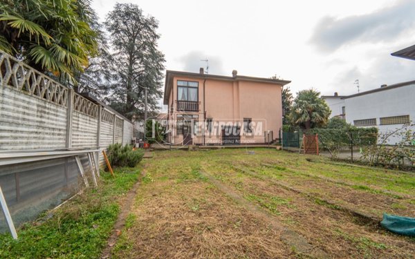 casa indipendente in vendita a Cassano Magnago