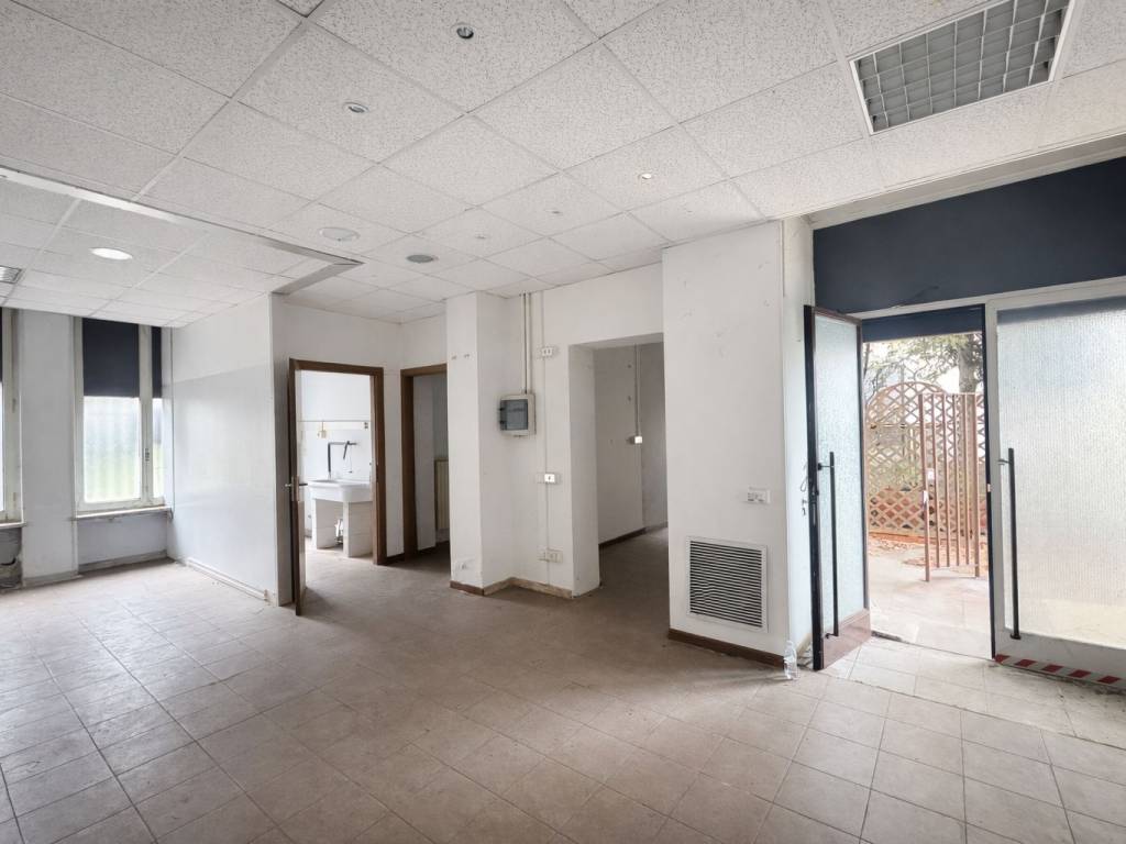 negozio in vendita a Cassano Magnago