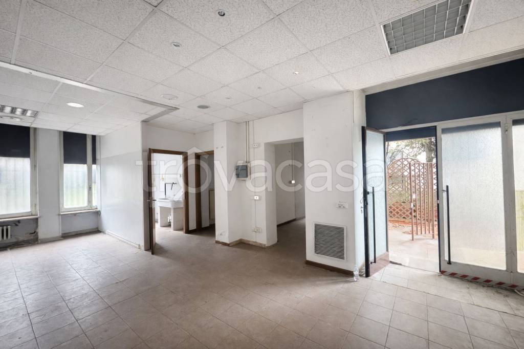 negozio in vendita a Cassano Magnago