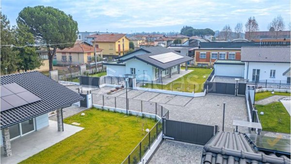 casa indipendente in vendita a Cassano Magnago