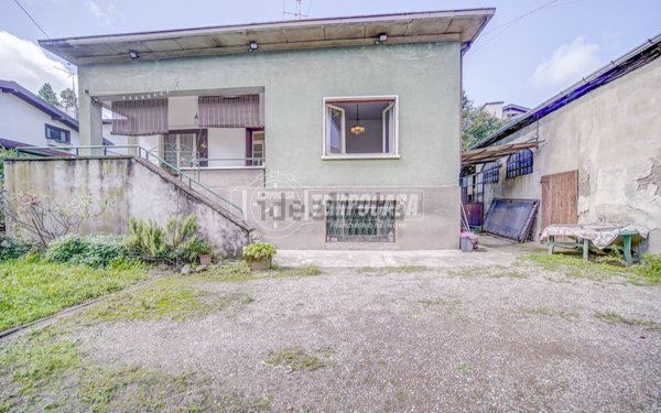casa indipendente in vendita a Cassano Magnago