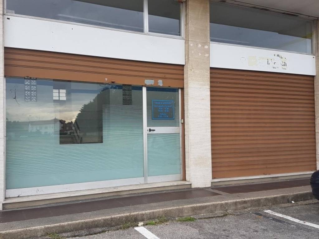 negozio in vendita a Cassano Magnago